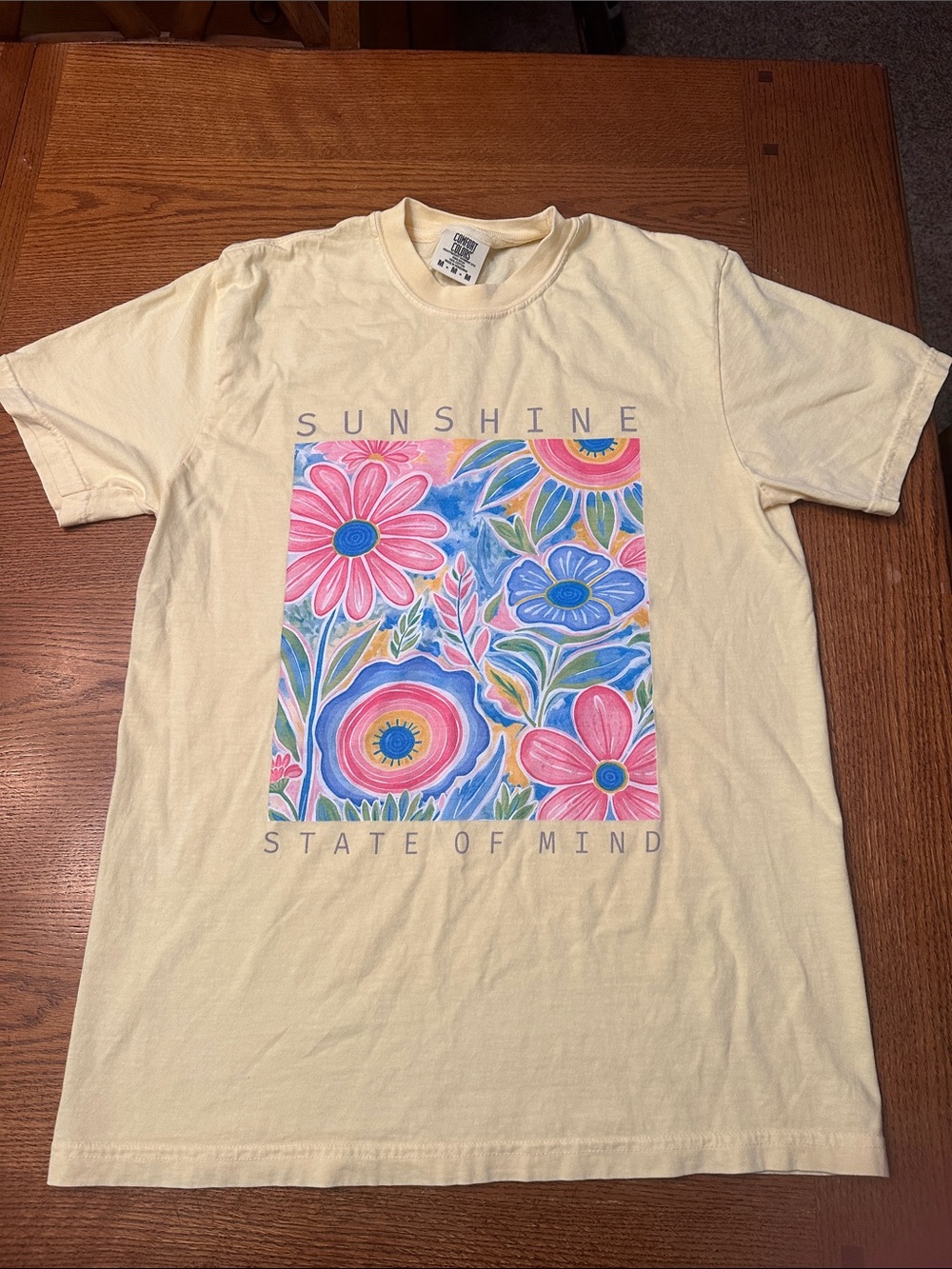 Comfort Colors women’s size M Sunshine State of Mind Graphic Tee - Yellow